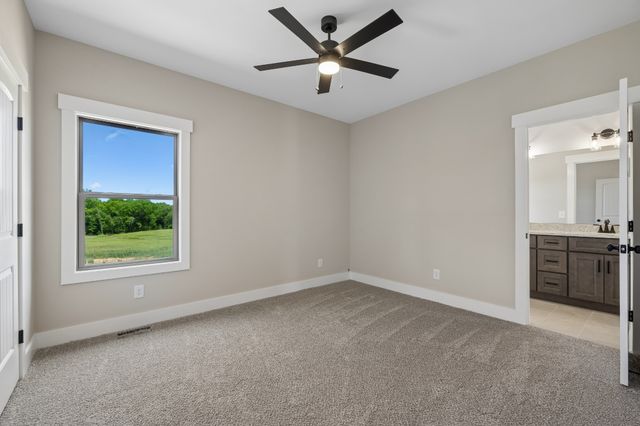 2684 Lights Chapel Rd, Greenbrier, TN 37073