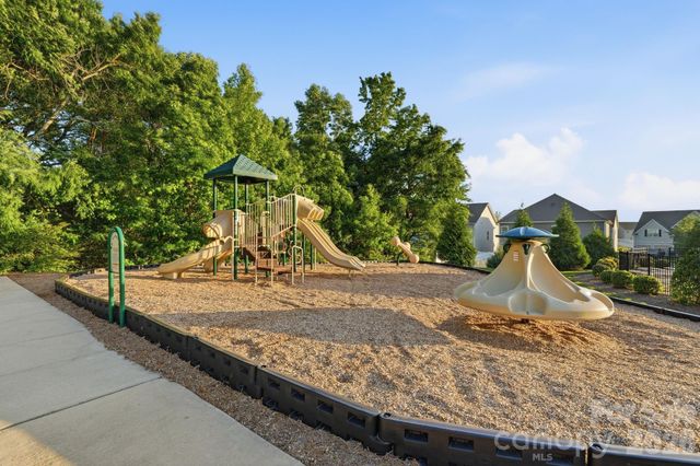 108 W Northstone Road, Mooresville, NC 28115