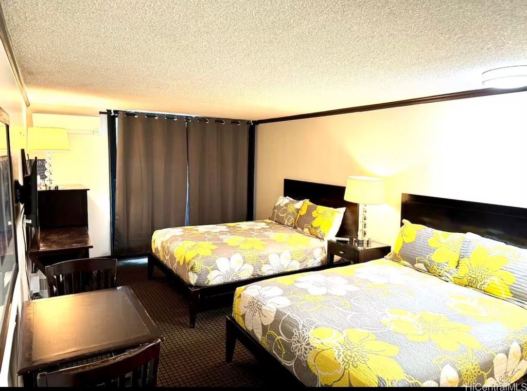 2425 Kuhio Avenue 206, Honolulu, HI 96815