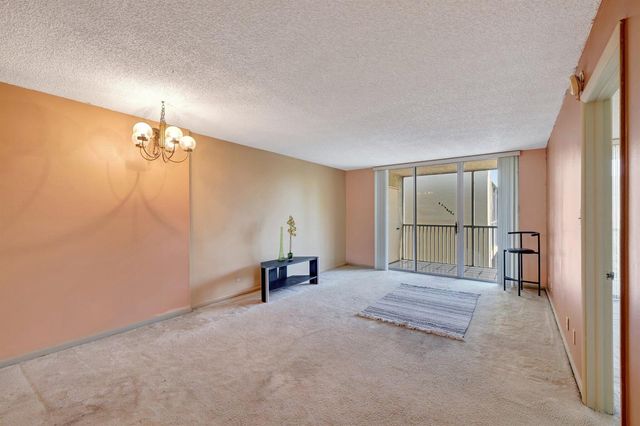 3301 NW 47th Terrace 410, Lauderdale Lakes, FL 33319