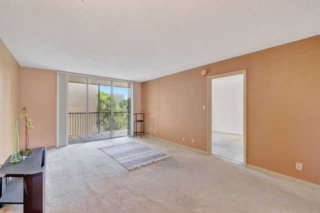 3301 NW 47th Terrace 410, Lauderdale Lakes, FL 33319