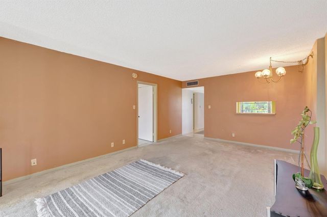 3301 NW 47th Terrace 410, Lauderdale Lakes, FL 33319