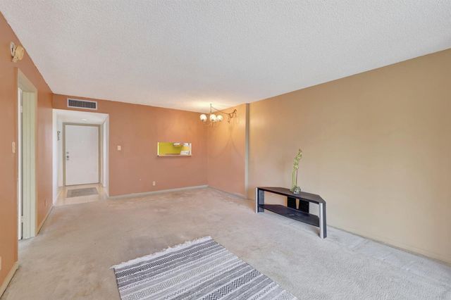 3301 NW 47th Terrace 410, Lauderdale Lakes, FL 33319