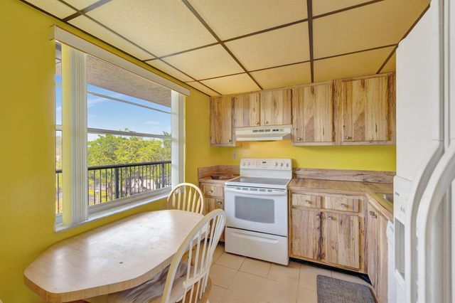 3301 NW 47th Terrace 410, Lauderdale Lakes, FL 33319