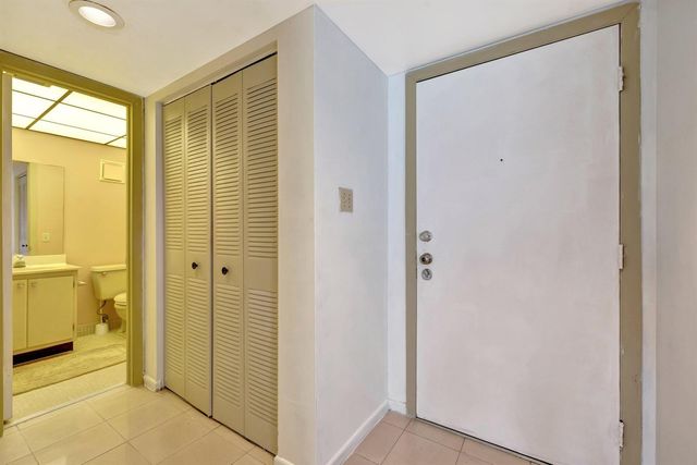 3301 NW 47th Terrace 410, Lauderdale Lakes, FL 33319