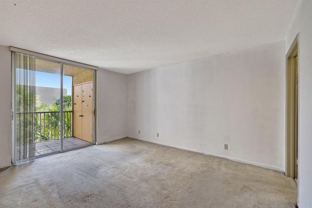 3301 NW 47th Terrace 410, Lauderdale Lakes, FL 33319