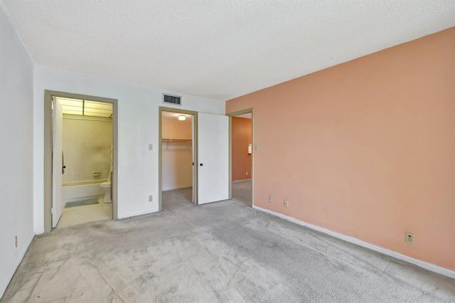 3301 NW 47th Terrace 410, Lauderdale Lakes, FL 33319