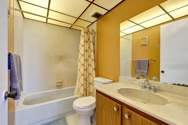 3301 NW 47th Terrace 410, Lauderdale Lakes, FL 33319
