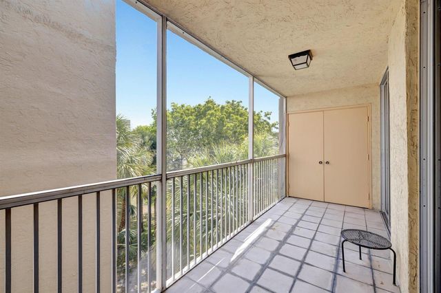 3301 NW 47th Terrace 410, Lauderdale Lakes, FL 33319