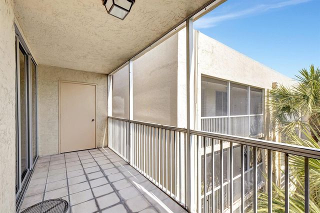 3301 NW 47th Terrace 410, Lauderdale Lakes, FL 33319