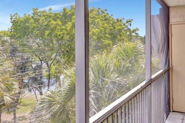3301 NW 47th Terrace 410, Lauderdale Lakes, FL 33319