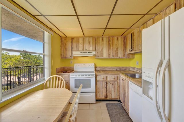 3301 NW 47th Terrace 410, Lauderdale Lakes, FL 33319