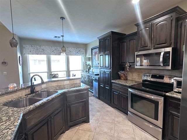 3704 NE Cypress Ln, Lawton, OK 73505