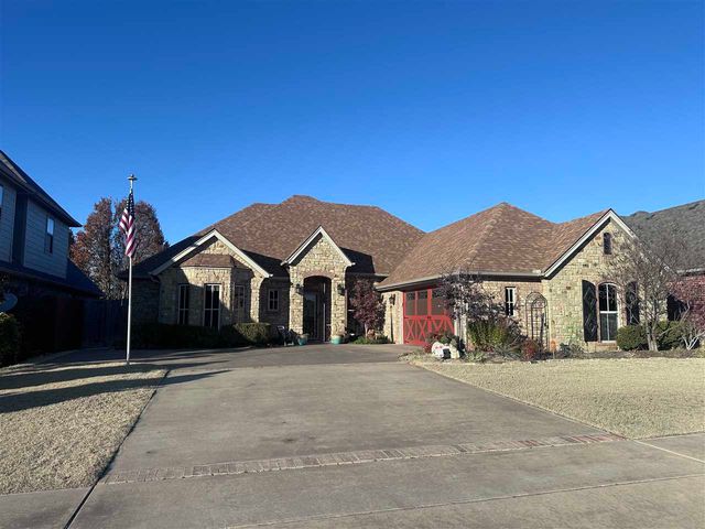 3704 NE Cypress Ln, Lawton, OK 73505