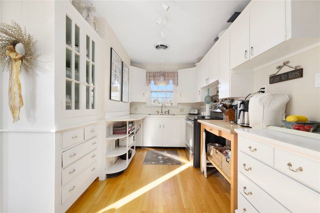 9 White Terrace, Middletown, RI 02842