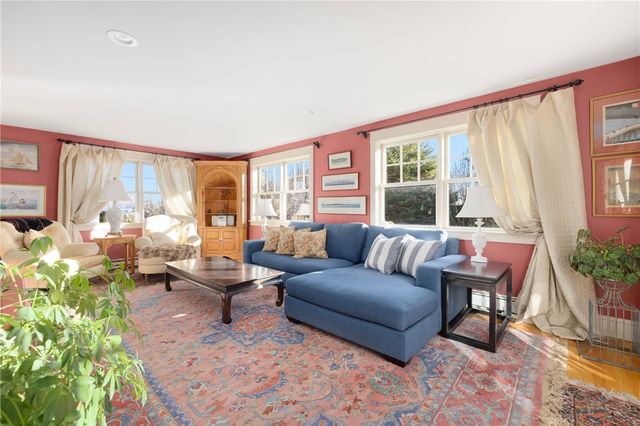 9 White Terrace, Middletown, RI 02842