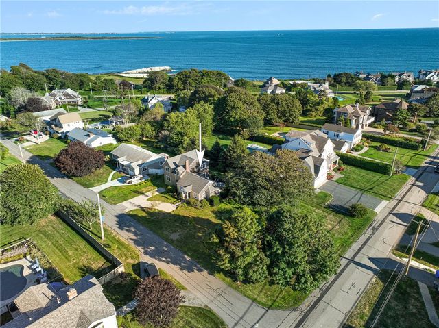 9 White Terrace, Middletown, RI 02842