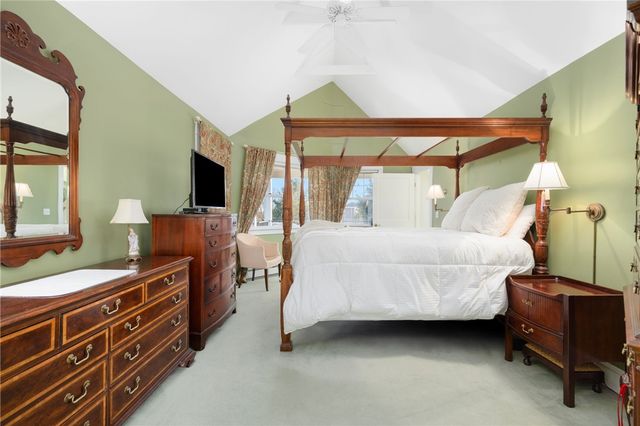 9 White Terrace, Middletown, RI 02842