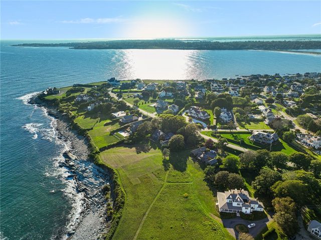 9 White Terrace, Middletown, RI 02842