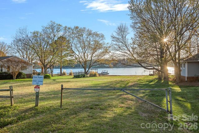 109 Sandy Shore Drive, Mooresville, NC 28117