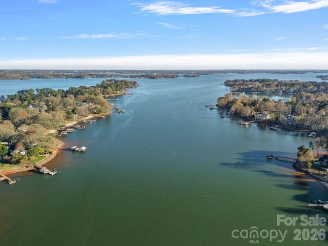 109 Sandy Shore Drive, Mooresville, NC 28117