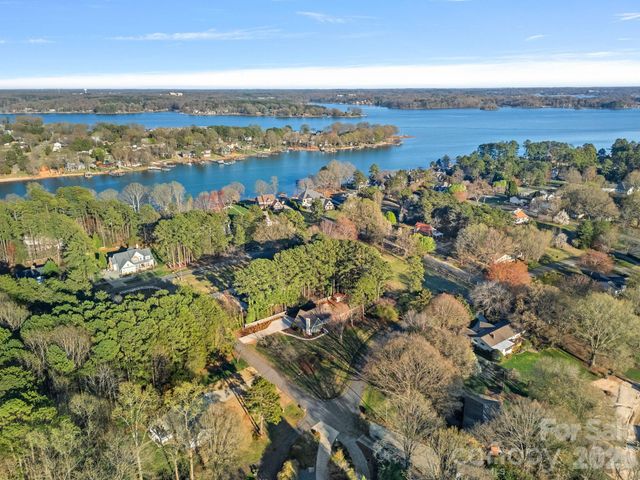 109 Sandy Shore Drive, Mooresville, NC 28117