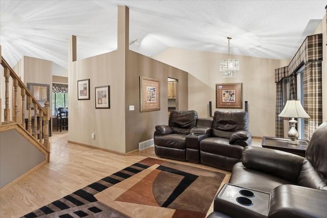 9213 Queens Gardens, Brooklyn Park, MN 55443