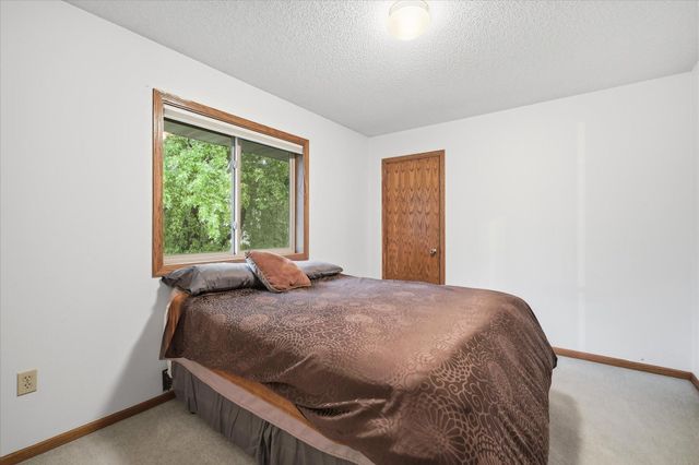 9213 Queens Gardens, Brooklyn Park, MN 55443