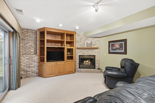 9213 Queens Gardens, Brooklyn Park, MN 55443