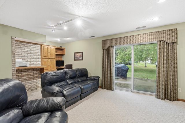 9213 Queens Gardens, Brooklyn Park, MN 55443
