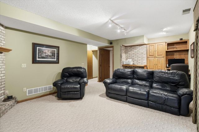 9213 Queens Gardens, Brooklyn Park, MN 55443