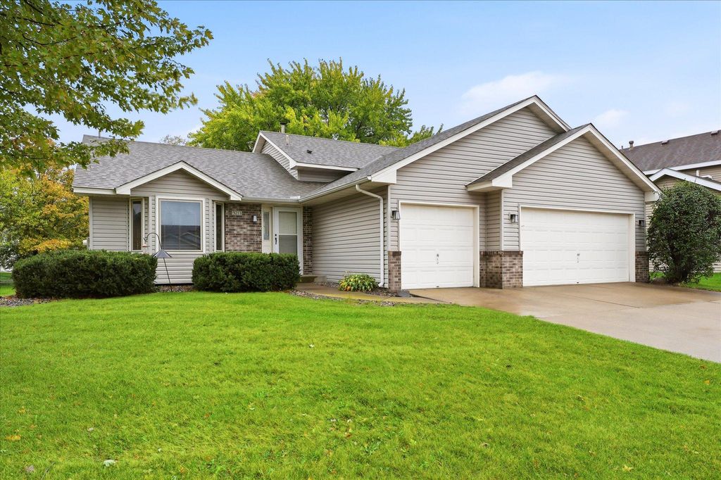9213 Queens Gardens, Brooklyn Park, MN 55443 — photo 2