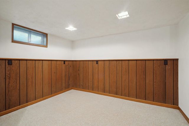 501 Hope Avenue, Waterloo, IA 50703