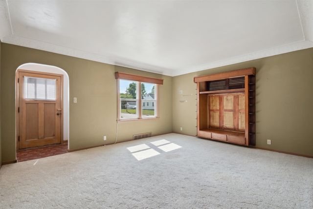 501 Hope Avenue, Waterloo, IA 50703
