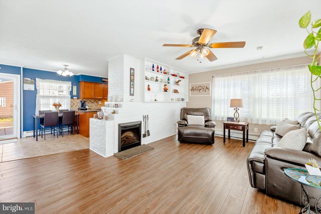 11 MIDWOOD, Levittown, PA 19054