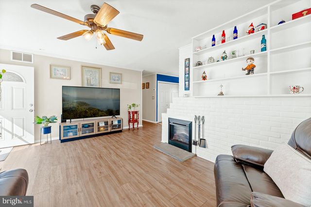 11 MIDWOOD, Levittown, PA 19054