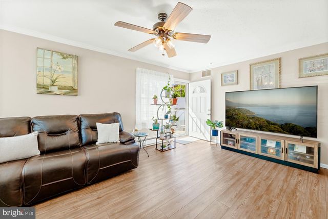 11 MIDWOOD, Levittown, PA 19054