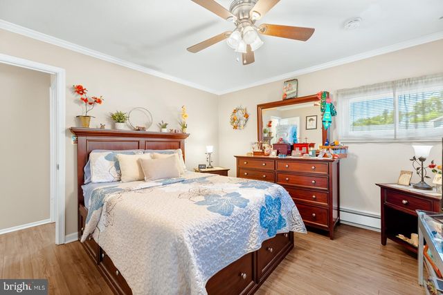 11 MIDWOOD, Levittown, PA 19054