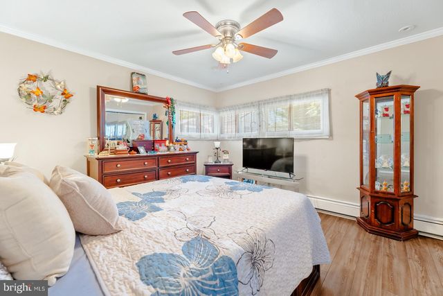 11 MIDWOOD, Levittown, PA 19054
