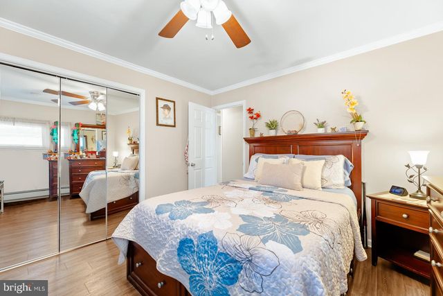11 MIDWOOD, Levittown, PA 19054