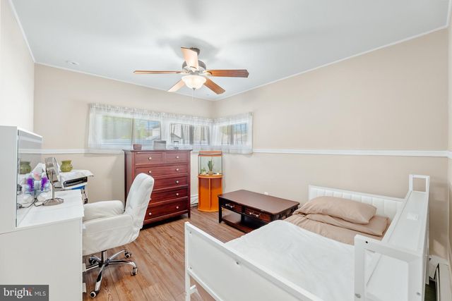 11 MIDWOOD, Levittown, PA 19054