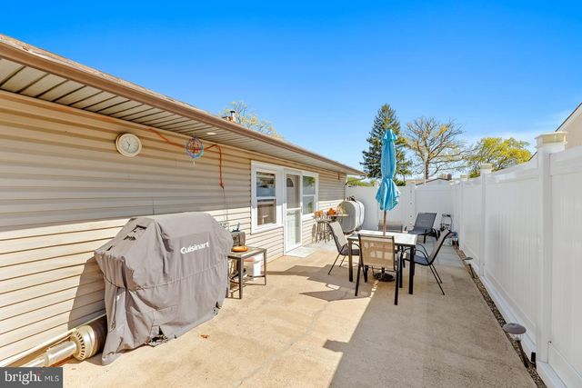 11 MIDWOOD, Levittown, PA 19054