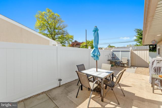 11 MIDWOOD, Levittown, PA 19054