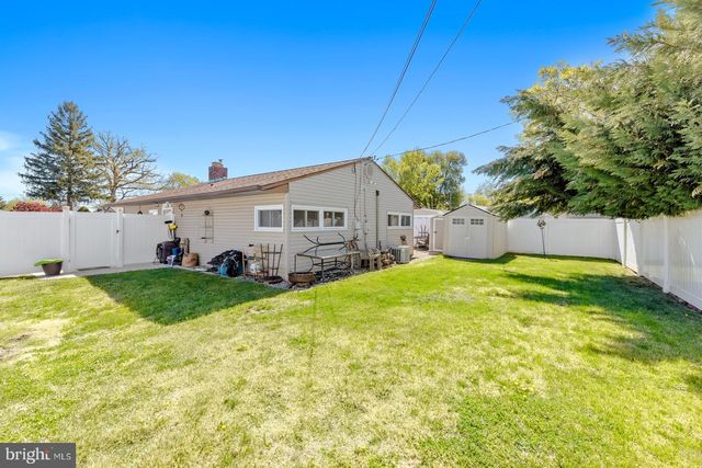 11 MIDWOOD, Levittown, PA 19054