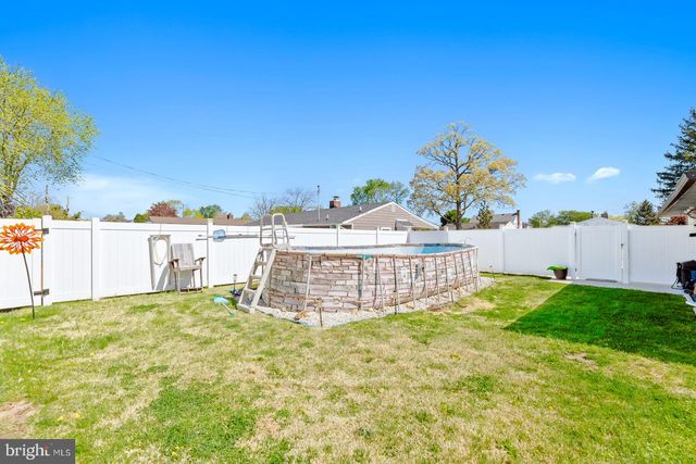 11 MIDWOOD, Levittown, PA 19054