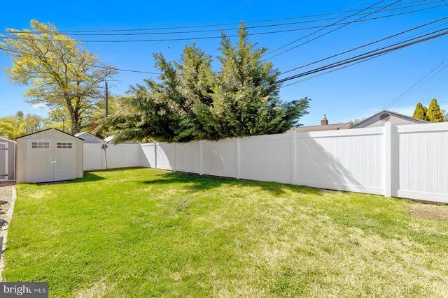 11 MIDWOOD, Levittown, PA 19054