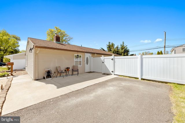 11 MIDWOOD, Levittown, PA 19054