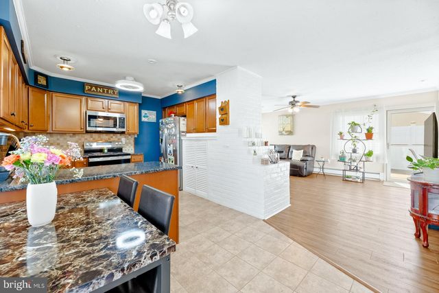 11 MIDWOOD, Levittown, PA 19054