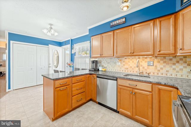11 MIDWOOD, Levittown, PA 19054