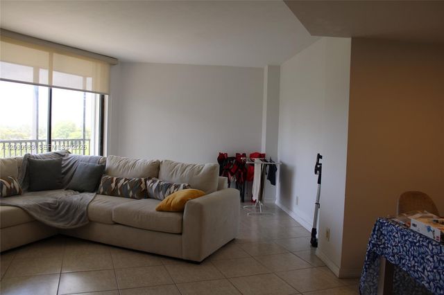 3475 N Country Club Dr 608, Aventura, FL 33180